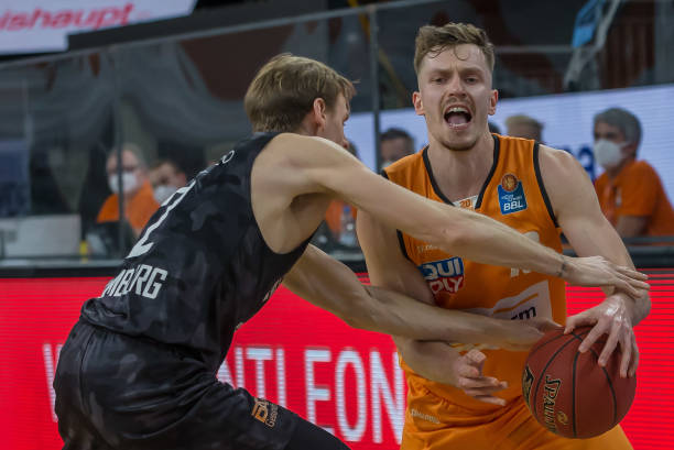 对任何一名 对任何一名